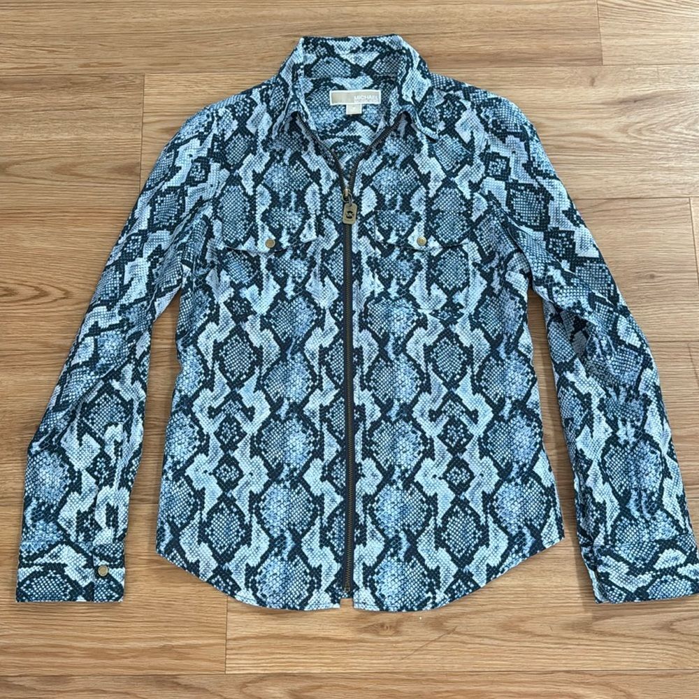 MICHAEL Michael Kors Women's Snake Print Zip Collared Blouse Small Blue Business